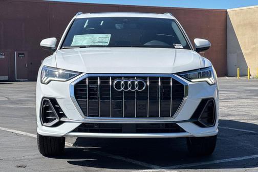 2025 Audi Q3 Premium 45 TFSI S line quattro Tiptronic