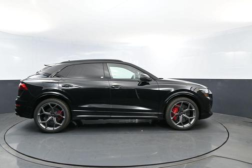 Mythos Black Metallic 2026 Audi RS Q8 4.0T