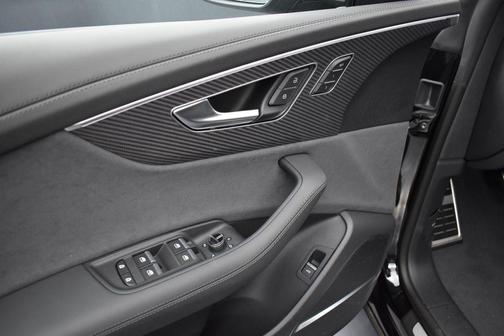 Mythos Black Metallic 2026 Audi RS Q8 4.0T