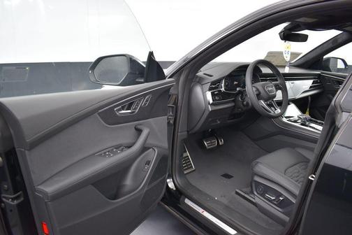 Mythos Black Metallic 2026 Audi RS Q8 4.0T