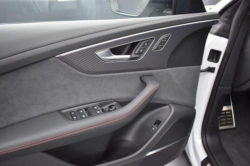Glacier White Metallic 2026 Audi SQ8 4.0T Prestige