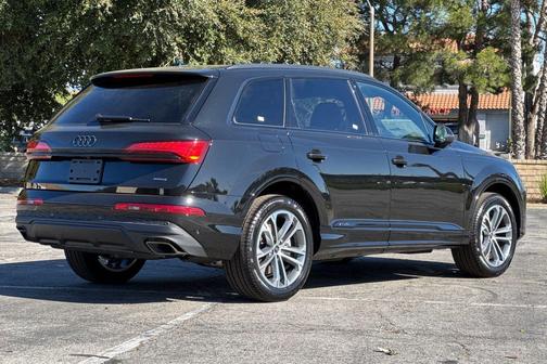 2026 Audi Q7 45 Premium