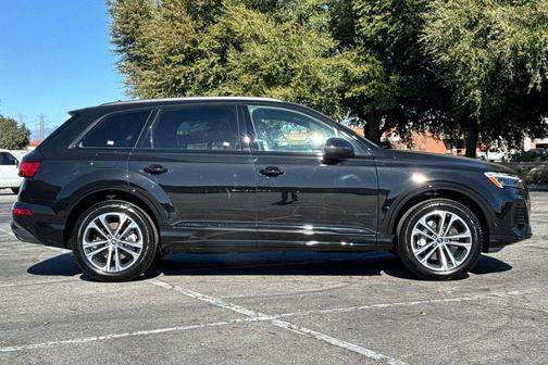 2026 Audi Q7 45 Premium