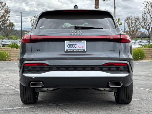 Tambora Gray Metallic 2026 Audi Q5 Premium TFSI quattro S tronic