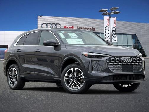 Tambora Gray Metallic 2026 Audi Q5 Premium TFSI quattro S tronic