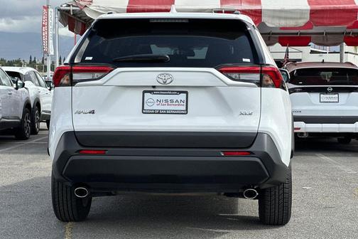 Ice Cap 2024 Toyota RAV4 XLE