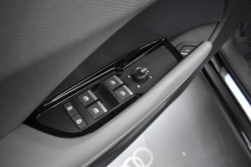Mythos Black Metallic 2026 Audi Q3 TFSI quattro S tronic