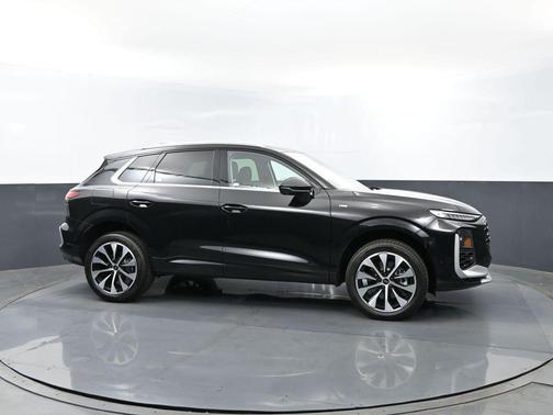Mythos Black Metallic 2026 Audi Q3 TFSI quattro S tronic