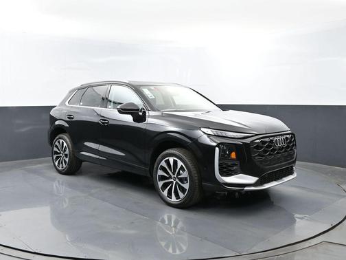 Mythos Black Metallic 2026 Audi Q3 TFSI quattro S tronic