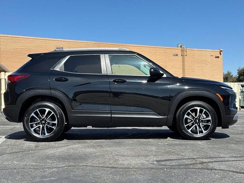 Black Metallic 2025 Chevrolet Trailblazer LT