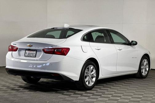 Summit White 2024 Chevrolet Malibu FWD 1LT