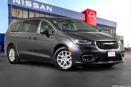 Granite Crystal Metallic Clearcoat 2023 Chrysler Pacifica Touring L