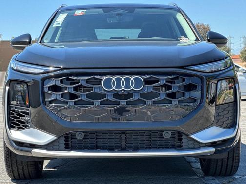 Mythos Black Metallic 2026 Audi Q3 S line