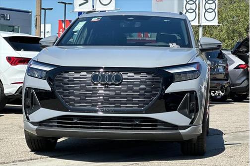 2025 Audi Q4 e-tron Premium 55 quattro