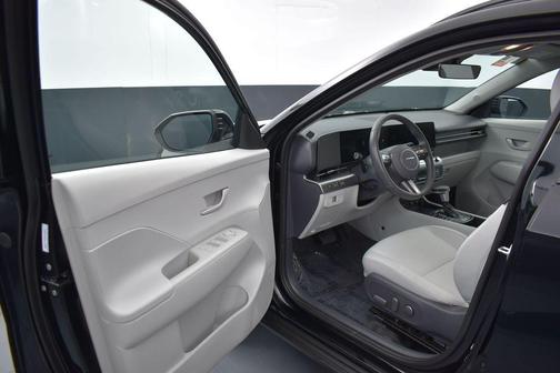 Abyss Black Pearl 2025 Hyundai KONA SEL