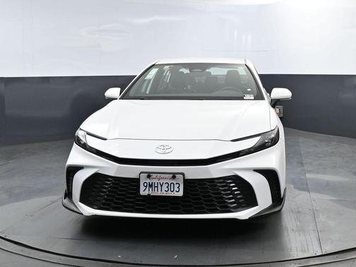 Ice 2025 Toyota Camry SE