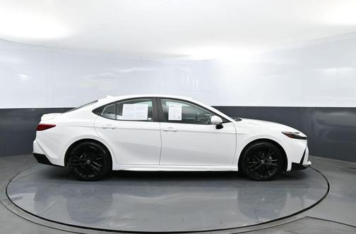 Ice 2025 Toyota Camry SE