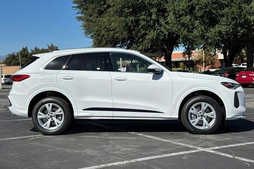 2025 Audi Q5 Premium