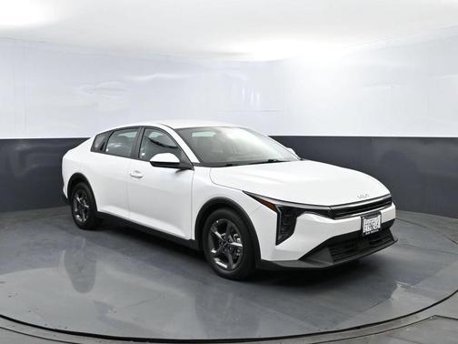 Snow White Pearl 2025 Kia K4 LXS