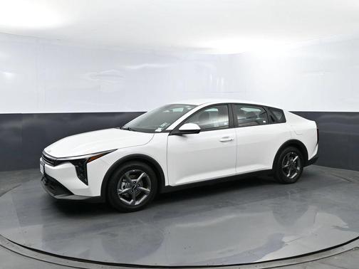 Snow White Pearl 2025 Kia K4 LXS