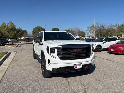 Summit White 2022 GMC Sierra 1500 AT4