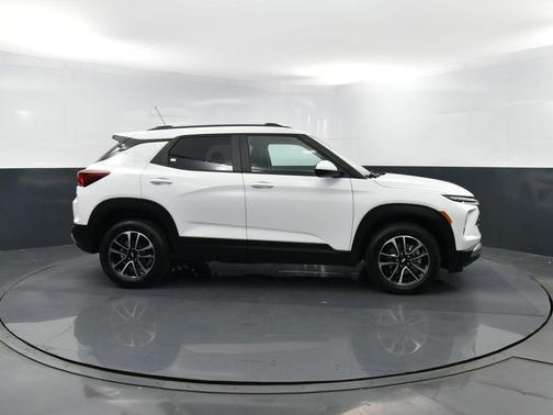 Summit White 2025 Chevrolet Trailblazer LT