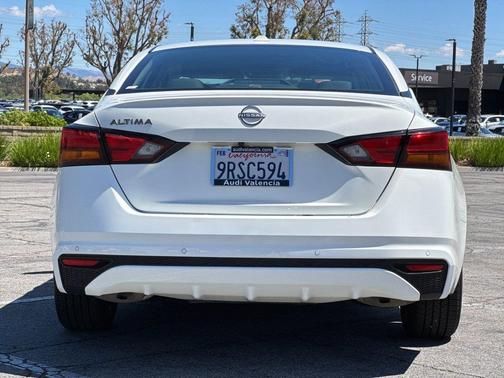 Glacier White 2025 Nissan Altima 2.5 SV