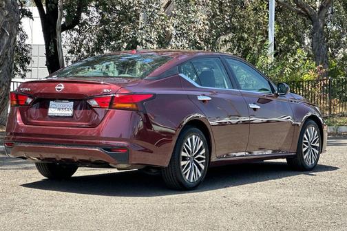 Garnet Pearl 2024 Nissan Altima 2.5 SV