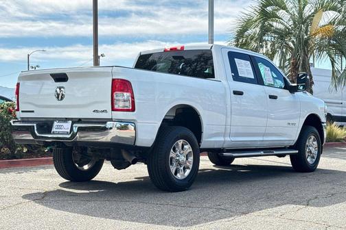 Bright White Clearcoat 2024 RAM 2500 Big Horn Crew Cab 4x4 6'4' Box