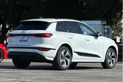 2025 Audi Q6 e-tron Premium quattro