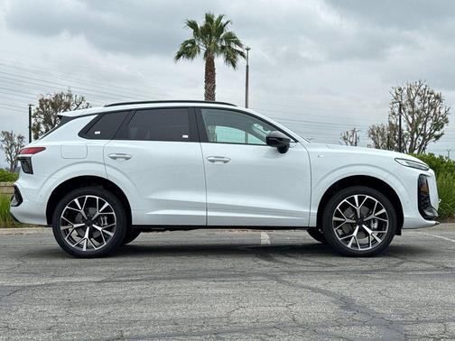 Glacier White Metallic 2026 Audi Q3 TFSI quattro S tronic