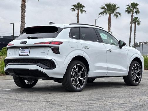 Glacier White Metallic 2026 Audi Q3 TFSI quattro S tronic