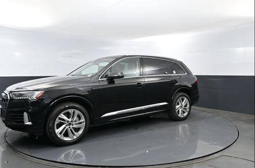 Mythos Black Metallic 2024 Audi Q7 55 Premium Plus