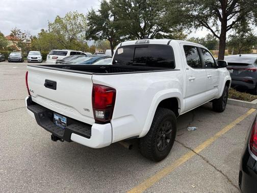 White 2022 Toyota Tacoma SR5