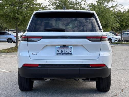 Bright White Clearcoat 2025 Jeep Grand Cherokee Altitude