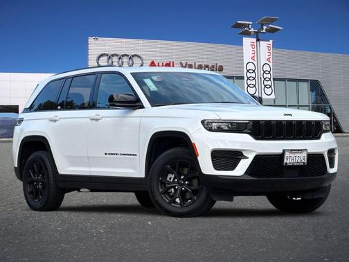 Bright White Clearcoat 2025 Jeep Grand Cherokee Altitude