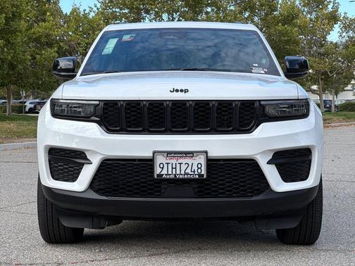 Bright White Clearcoat 2025 Jeep Grand Cherokee Altitude