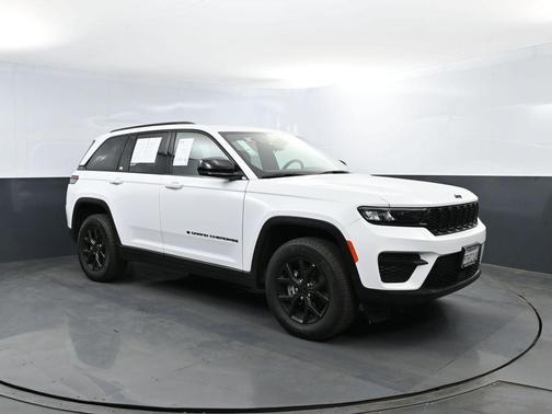 Bright White Clearcoat 2025 Jeep Grand Cherokee Altitude