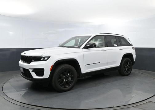 Bright White Clearcoat 2025 Jeep Grand Cherokee Altitude