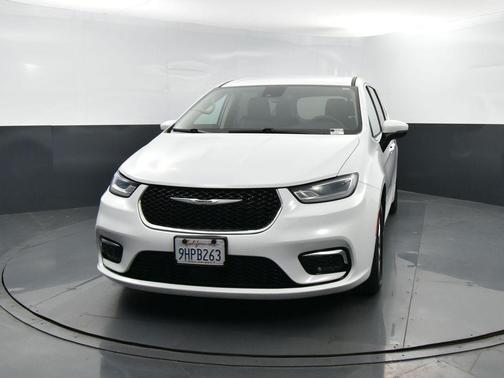 Bright White Clearcoat 2023 Chrysler Pacifica Touring L