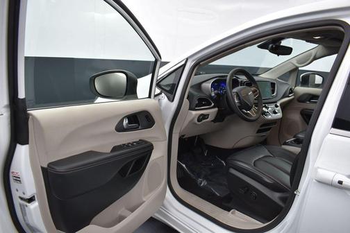 Bright White Clearcoat 2023 Chrysler Pacifica Touring L