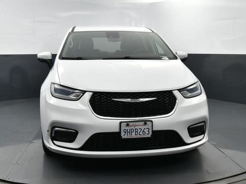 Bright White Clearcoat 2023 Chrysler Pacifica Touring L