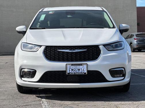 Bright White Clearcoat 2023 Chrysler Pacifica Touring L