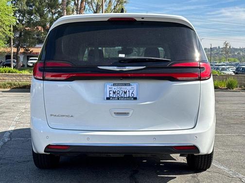 Bright White Clearcoat 2023 Chrysler Pacifica Touring L