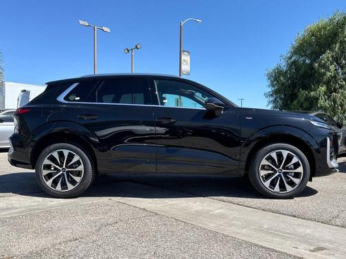 Mythos Black Metallic 2026 Audi Q3 TFSI quattro S tronic