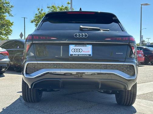 Mythos Black Metallic 2026 Audi Q3 TFSI quattro S tronic