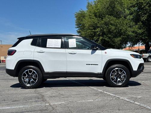 2025 Jeep Compass Trailhawk