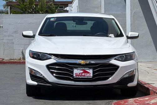 Summit White 2024 Chevrolet Malibu FWD 1LT