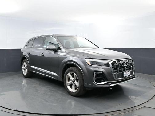 Gray 2025 Audi Q7 45 Premium