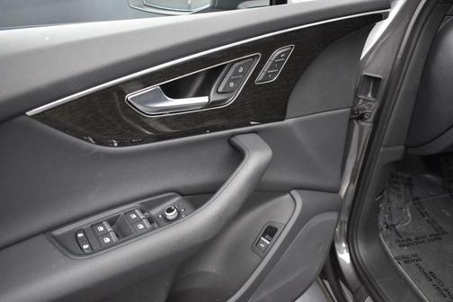 Gray 2025 Audi Q7 45 Premium